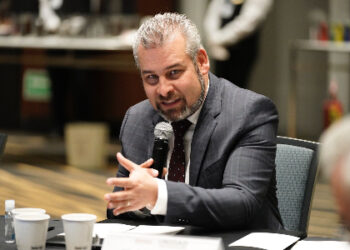 Voluntad de construir acuerdos, clave para resolver el conflicto magisterial: Bedolla