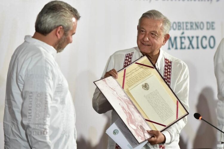 López Obrador ofrece todo su respaldo al gobernador de Michoacán