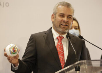 Celebra gobernador Ramírez Bedolla regreso a las aulas en bachilleratos y universidades