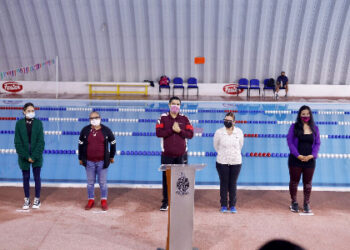 Nacho Campos inauguró torneo de natación Mártires de Uruapan