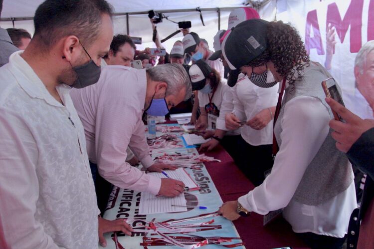 Firma Ramírez Bedolla a favor de consulta de ratificación de mandato