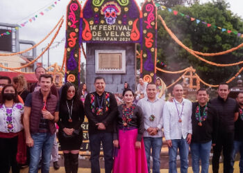 Mantienen viva la tradición de Día de Muertos en Uruapan