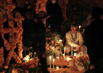 Llama Bedolla a conservar la tradición del Día de Muerto