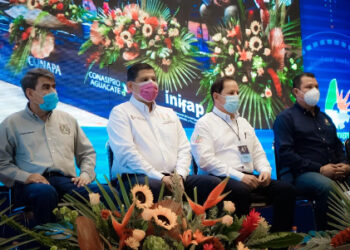 Nacho Campos propone apoyo mutuo con aguacateros