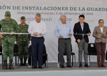 Inauguran AMLO y Bedolla Cuartel 33 de la Guardia Nacional en Michoacán