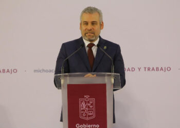 Bedolla acuerda con AMLO ampliar pensión universal a personas con discapacidad