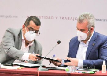 Firma Bedolla decreto para reforzar medidas sanitarias en Michoacán por Covid-19