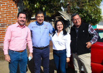 Autoridades estatales y municipales, entregan escrituras en Oriente de la ciudad