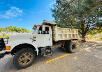 Rehabilitan camino de carrozas en el panteón de Río Volga