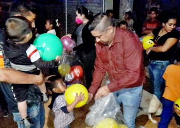 Paco Cedillo ayuda a los Reyes Magos para que ni un niño se quede sin juguetes