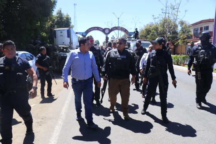 Autoridades estatales y federales ingresan a Nuevo San Juan; hay 32 detenidos y 5 muertos