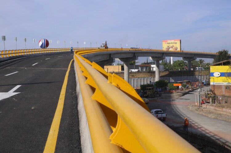 Inaugura Ramírez Bedolla puente elevado del Distribuidor Vial salida a Salamanca