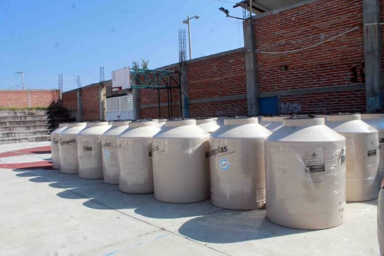 Tinacos y cemento a bajo costo para familias de Tumbiscatío: Ayuntamiento