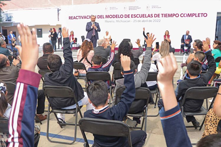 Reactiva Ramírez Bedolla las Escuelas de Tiempo Completo en Michoacán