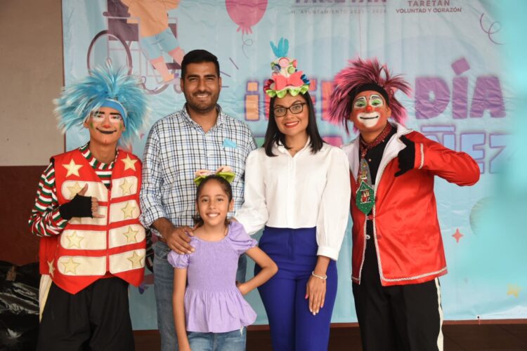 Exitoso y alegre Festival del Día de la Niñez realizó el Ayuntamiento de Taretan