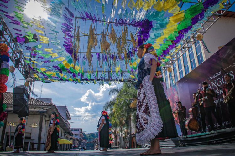 Turistas y uruapenses disfrutaron de la cultura del Barrio de la Magdalena