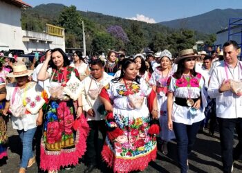 Tras dos años de ausencia, vuelve con éxito la Feria del Geranio a Tingambato