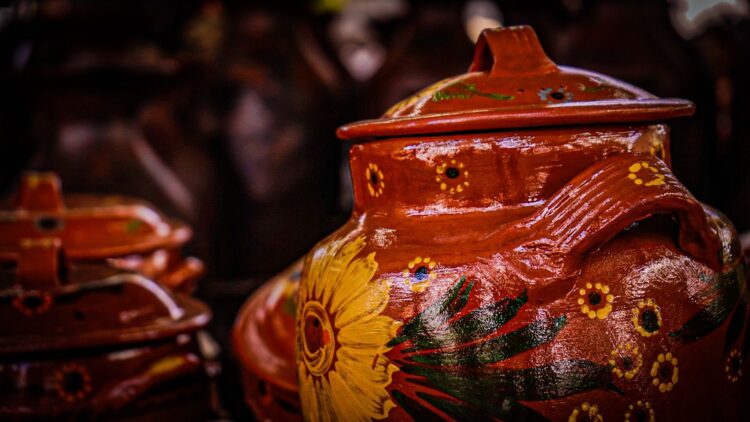 Artesanos reportan buenas ventas en el Tianguis Artesanal Domingo de Ramos