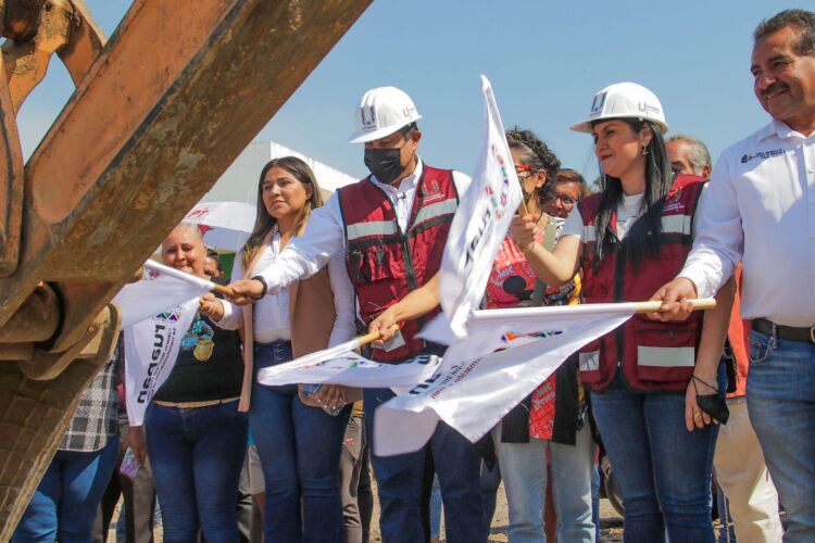 Inicia alcalde Nacho Campos obras por 10.5 millones de pesos en dos colonias