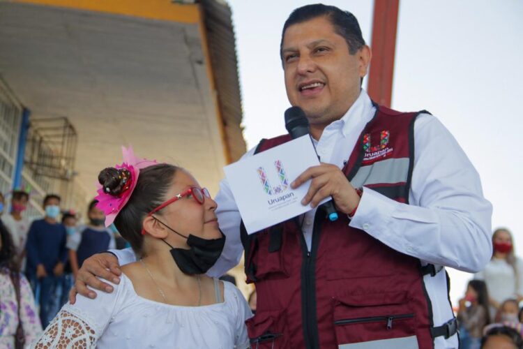 Mejora gobierno de Nacho Campos la infraestructura educativa de Uruapan