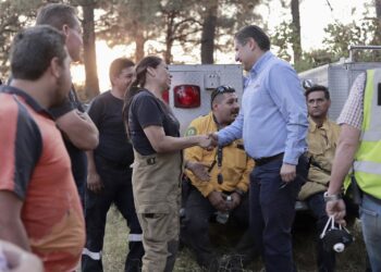 Reconoce Nacho Campos labor titánica de brigadistas forestales de Uruapan