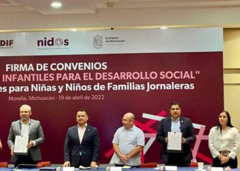 Nacho Campos firmó convenio para dos estancias infantiles de hijos de jornaleros