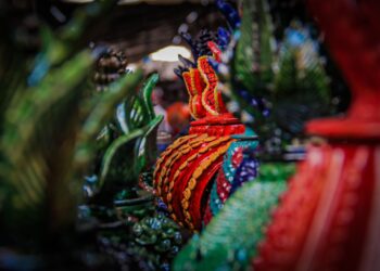 Gran arribo de turistas al Tianguis Artesanal de Domingo de Ramos