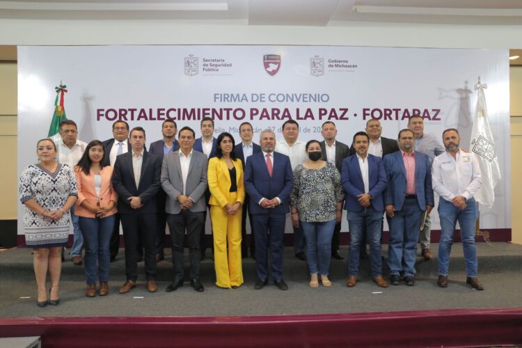 Firma Bedolla convenio con diecinueve municipios que se suman al Fortapaz