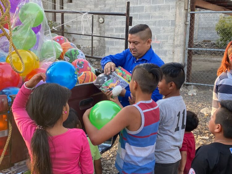 Paco Cedillo la hizo en grande en el festejo del Día del Niño en Uruapan