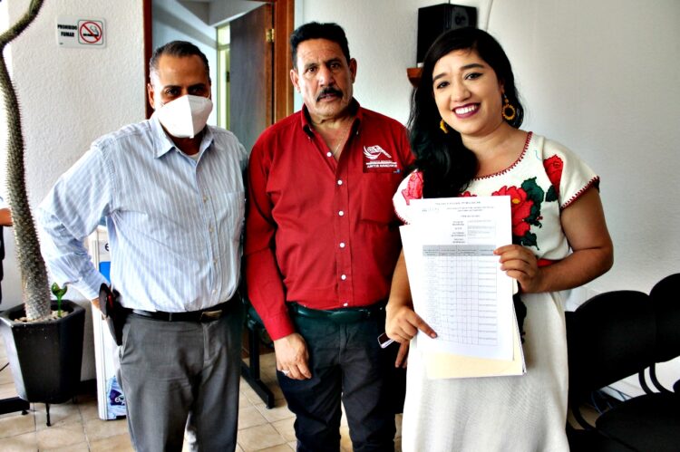 Regidores de oposición en Ziracuaretiro exigen ganar más; niegan el acuerdo de cabildo firmado; Gobierno responde no