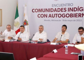 Recibe Bedolla a autoridades de autogobierno de la Isla de Janitzio