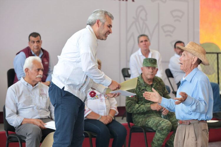 En Aguililla trabajamos para recuperar producción agrícola y ganadera: Bedolla