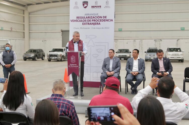 Inicia Bedolla regularización de vehículos de procedencia extranjera en Michoacán