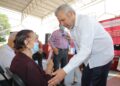 Bedolla entrega tarjetas del Gobierno de México para pensión de adultos mayores