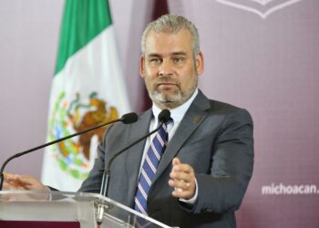 Bedolla pide al Congreso ampliar plazo de canje de placas sin multas ni recargos