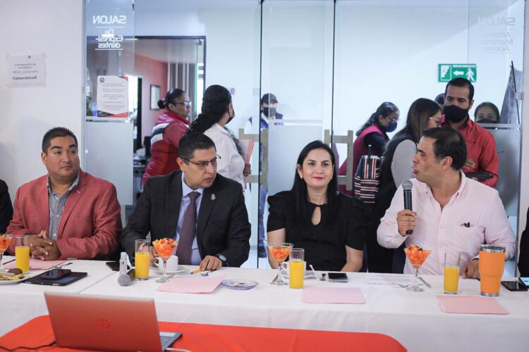 Nacho Campos y DIF Uruapan atacan deserción escolar con Becas Padrino