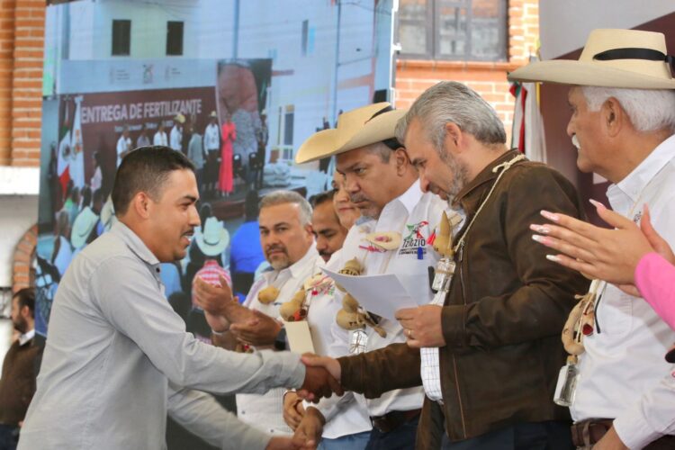 Este 2022, Gobierno del Estado dará más fertilizante que en los últimos 4 años: RB