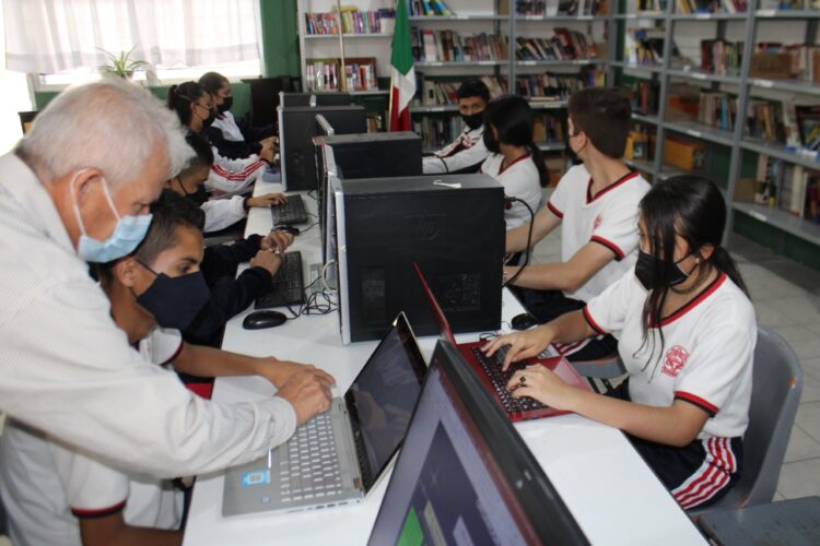 Con responsabilidad y vocación, 60 mil maestros mantienen clases y ya alistan el cierre del ciclo escolar en Michoacán