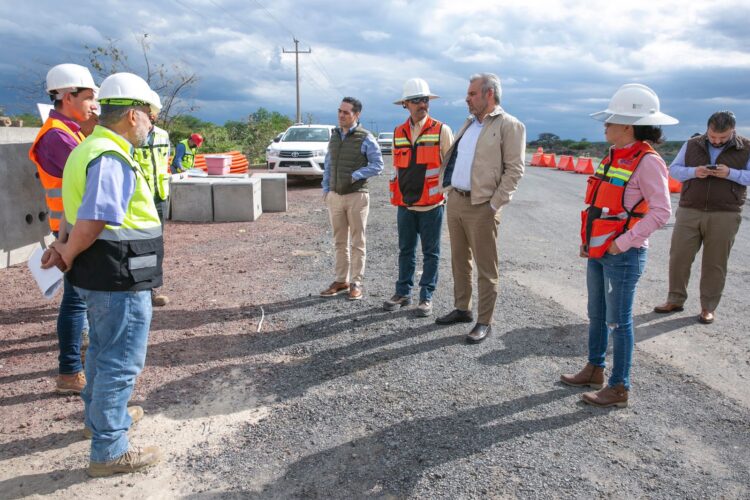 Supervisa Ramírez Bedolla avances de obra en carretera Ecuándureo-La Piedad