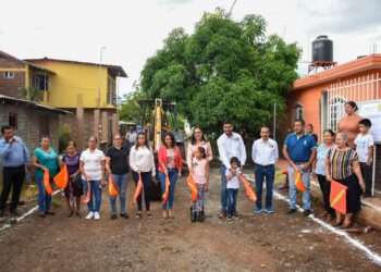 Inicia Gobierno de Taretan pavimento en la calle Jesús León de la Colonia Zapata