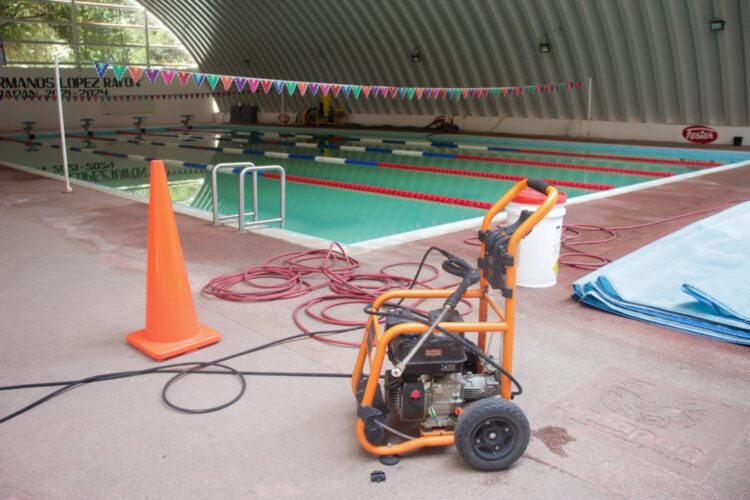 Alberca de la Unidad Deportiva de Uruapan cerrada por mantenimiento