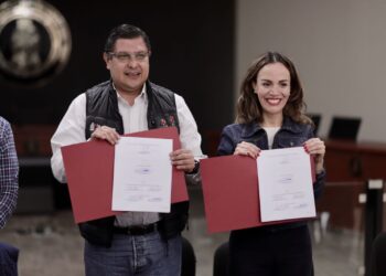 Firma Nacho Campos convenio para dar créditos a uruapenses emprendedoras