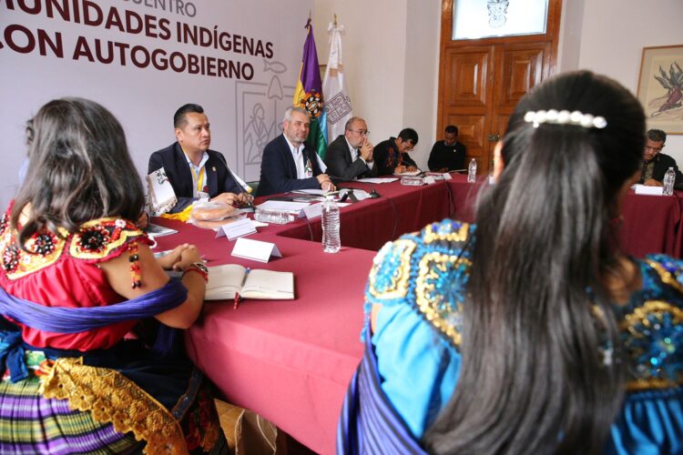 Pide Bedolla a comunas con gobierno propio dar transparencia a presupuesto