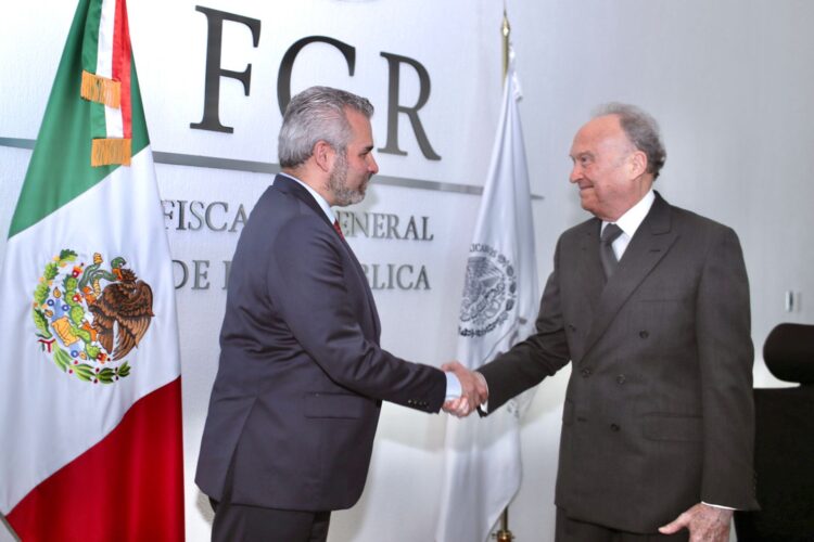 Bedolla y la FGR supervisan denuncias por desvío de recursos en Michoacán