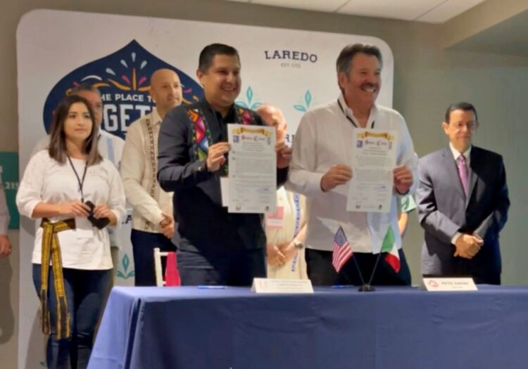 Nacho Campos firma hermanamiento con alcalde de Laredo Texas, Pete Sáenz