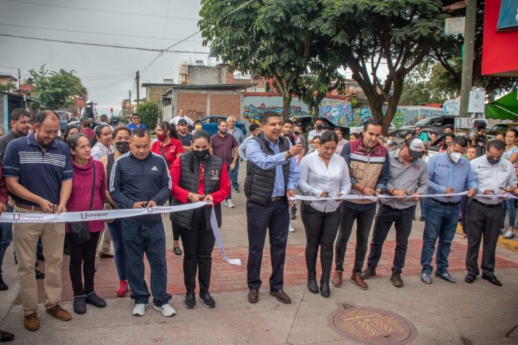 Entrega Gobierno de Uruapan obras en Santa Bárbara y Quirindavara por 6 mdp
