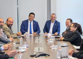 Promueve Bedolla ventajas competitivas del puerto michoacano en Guanajuato