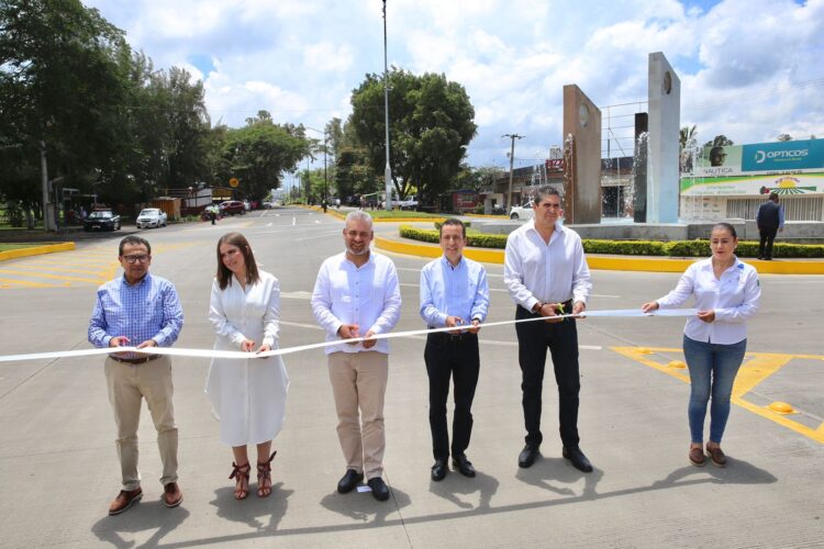 Este año, Los Reyes recibe inversión histórica en obra pública: R. Bedolla