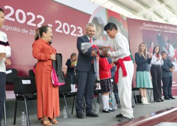 Arrancan gobernador y secretaria de Educación el Ciclo Escolar 2022-2023