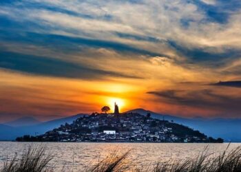 Promueve el edil Julio Arreola el turismo en Pátzcuaro con las agencias de viajes